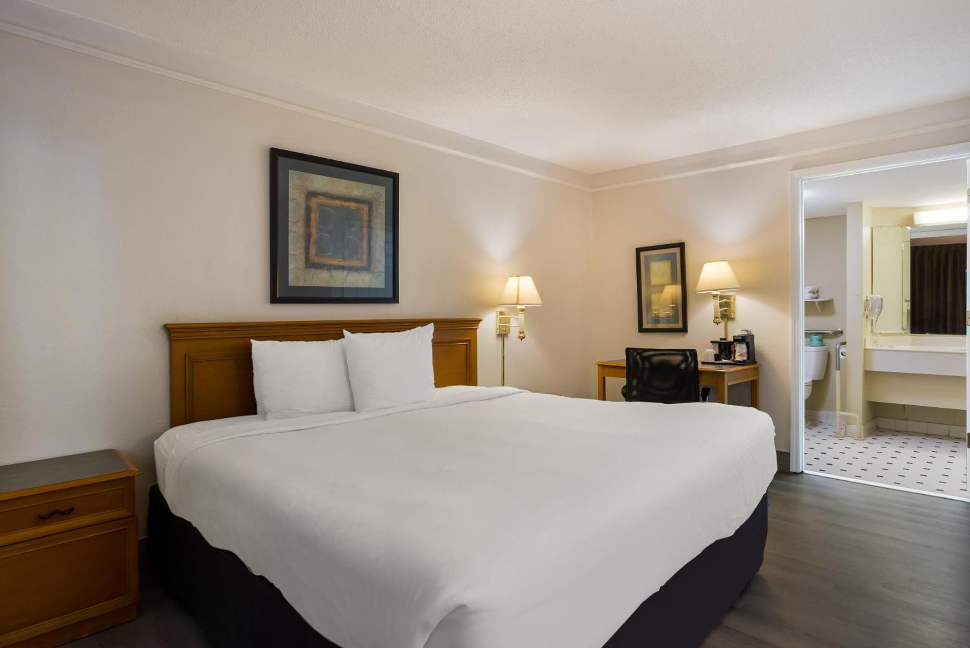 Super 8 By Wyndham Σαβάνα Εξωτερικό φωτογραφία