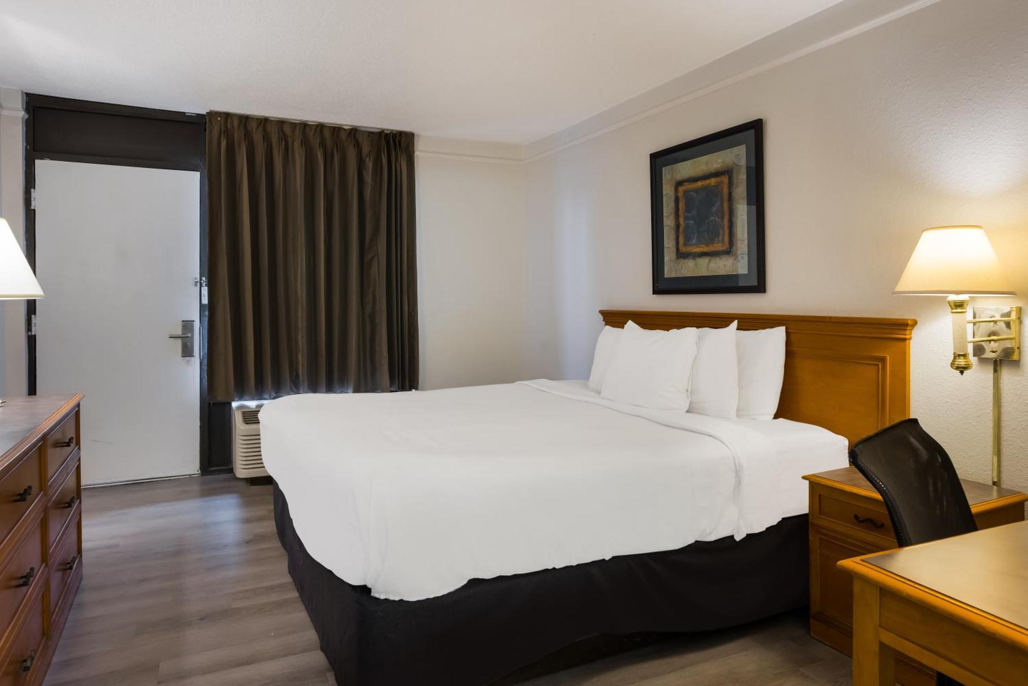 Super 8 By Wyndham Σαβάνα Εξωτερικό φωτογραφία